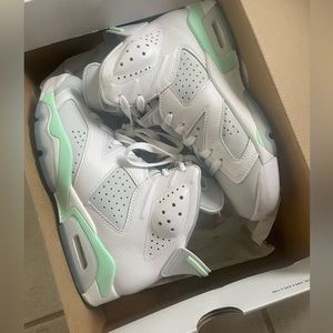 Air Jordan 6 Retro Mint Foam "DQ4914 103" Size 8.5 Women's and Men's 7